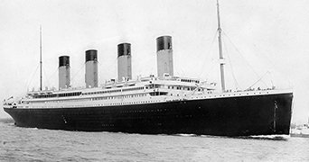 Black and white image of the titanic sailing